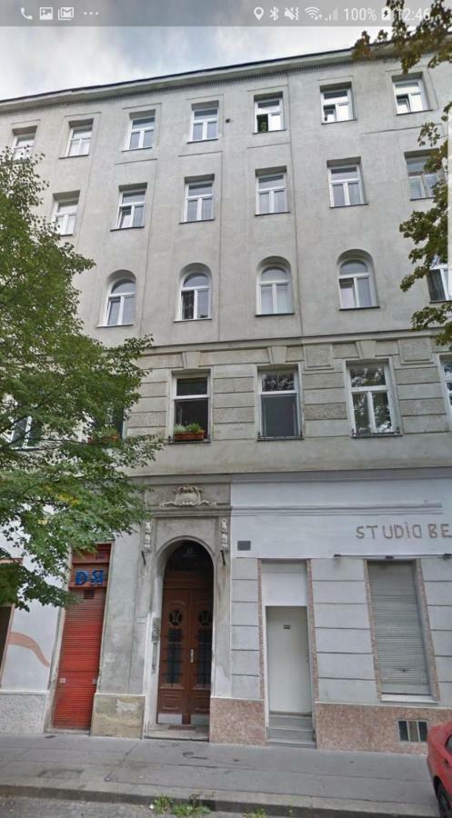 Prater Studio Next Fair, Un, Wu And City Center Viena Exterior foto